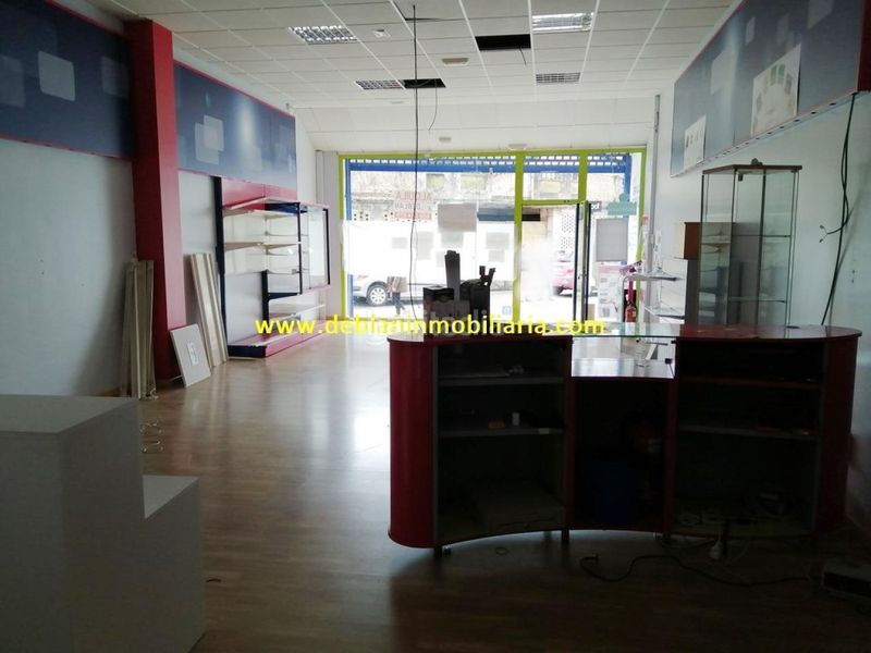 Foto e6e18ef9-1e0b-40b5-b631-d19b93e0c216. Lloguer local comercial a Tui