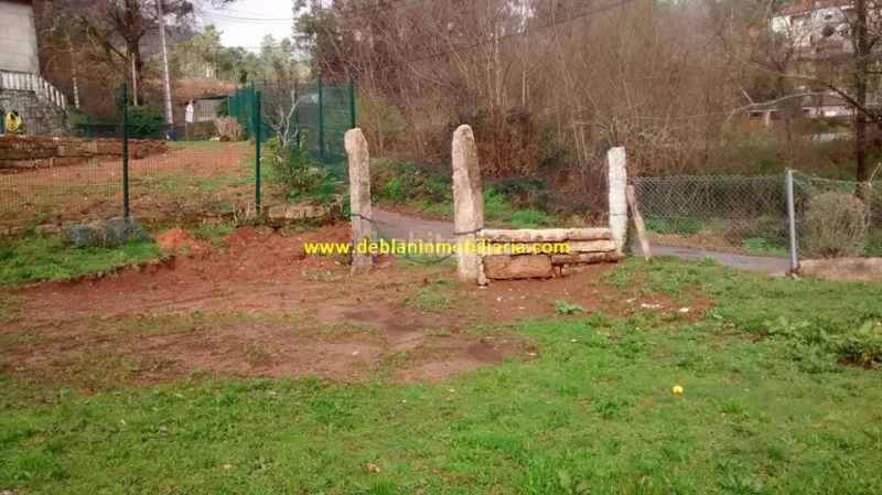 Foto c1539a13-44e6-48b1-bec0-a262691918db. Terreny residencial a Tui