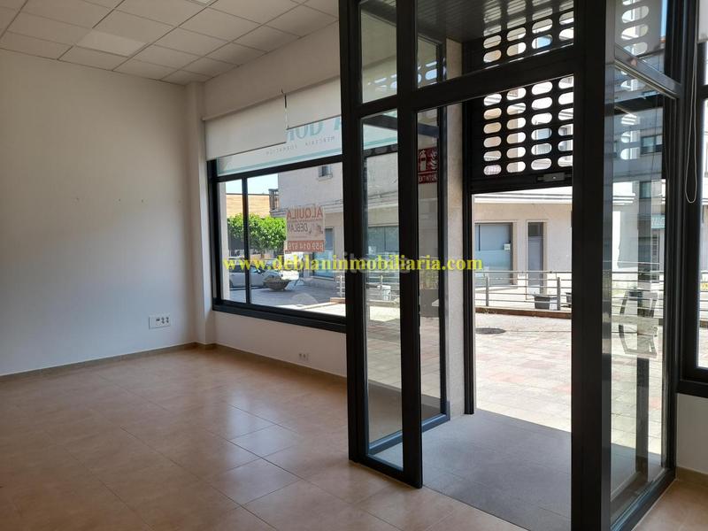 Foto 2005cba9-1d74-40e9-9fa1-e1151b8023bf. Alquiler local comercial en Tui