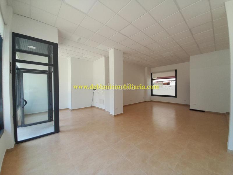 Foto 394f88d5-14b1-495a-beea-a66e4c4be87d. Alquiler local comercial en Tui