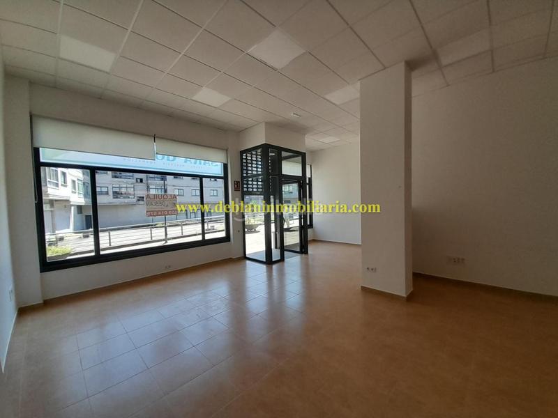 Foto b09e82a3-6914-4639-9c41-eda6c9873406. Alquiler local comercial en Tui