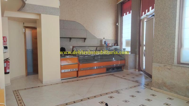 Foto 4445803b-abae-4c25-be9c-807fb62c0862. Lloguer local comercial a Cangas pueblo Cangas
