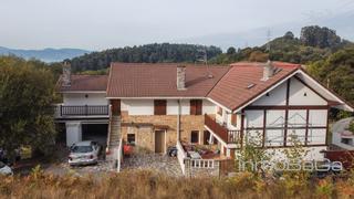 Casa aparellada a Sustatxa bidea 28