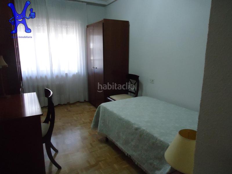 Foto 3c99592d-0811-4819-9deb-53901b5098b7. Alquiler piso tres habitaciones, dos baños, con balcón y altura. vale la pena ir a verlo! en Salamanca