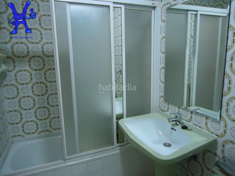 Foto f78b8282-ced8-48b1-bbfb-7279f5660fdd. Alquiler piso tres habitaciones, dos baños, con balcón y altura. vale la pena ir a verlo! en Salamanca