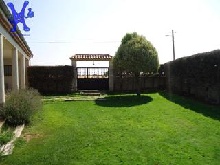 Casa  Calvo sotelo. Chalet individual con parcela  a diez minutos de salamanca por l