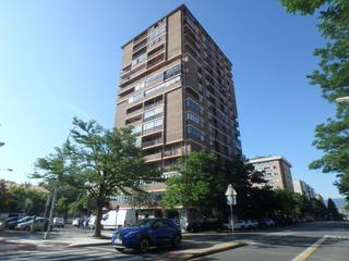 Rent Flat in Iturrama. Exclusivamente estudiantes pisazo en iturrama 4h 2b