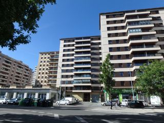 Rent Flat in Iturrama. Exclusivamente estudiantes!! pisazo en zona privilegiada de pamp