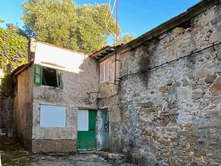 Masia a Calle carmen 44. Casa de piedra para restaurar en conjunto historico artistico, a
