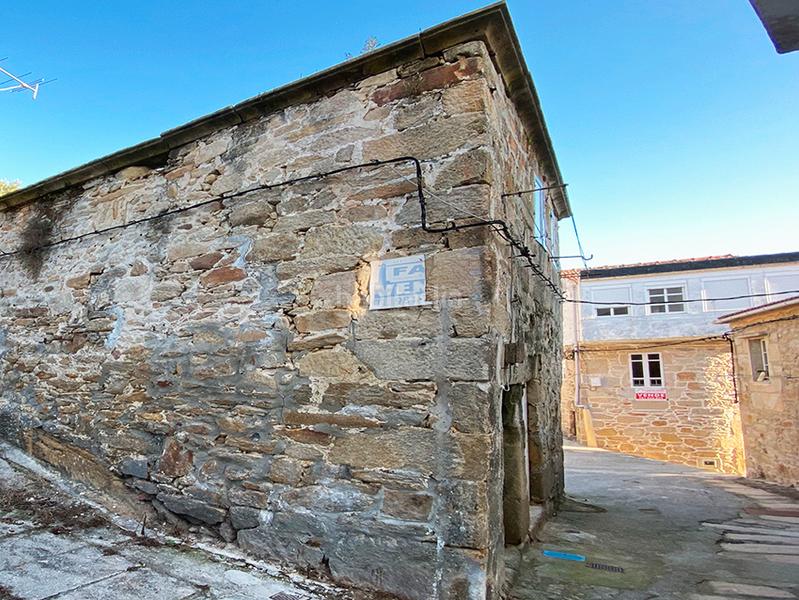 Foto c94a5fdf-eb3d-48a1-9588-18f6352e5559. Masia a calle carmen 44 a Muros