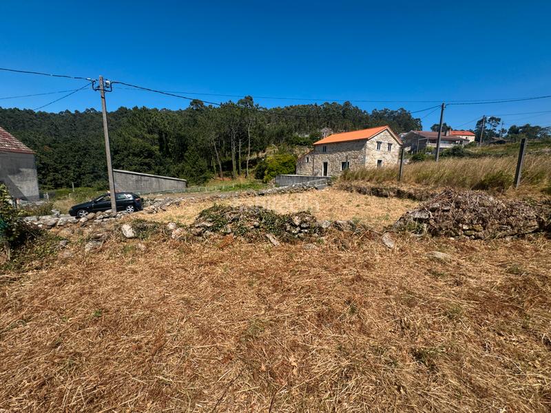 Foto ec60a0aa-5bb4-4778-87ec-e428c0de942f. Terreny residencial a rueiro o vilar 5 a Muros