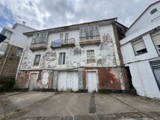 Haus  Rúa rosalía de castro 2. Conjunto de propiedades en ayuntamiento de muros, que consta de