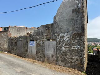 Casa  Rueiro solleiros 53. Casa de piedra en ruinas,  con finca, para restaurar en esteiro,