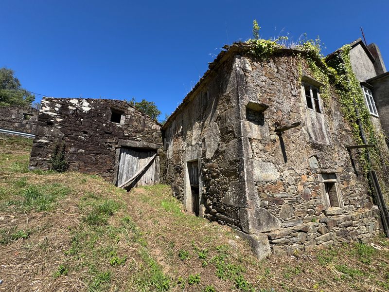Foto 30dda648-3fe4-4823-b8c8-a3fa5485d4b1. Masia a Outes