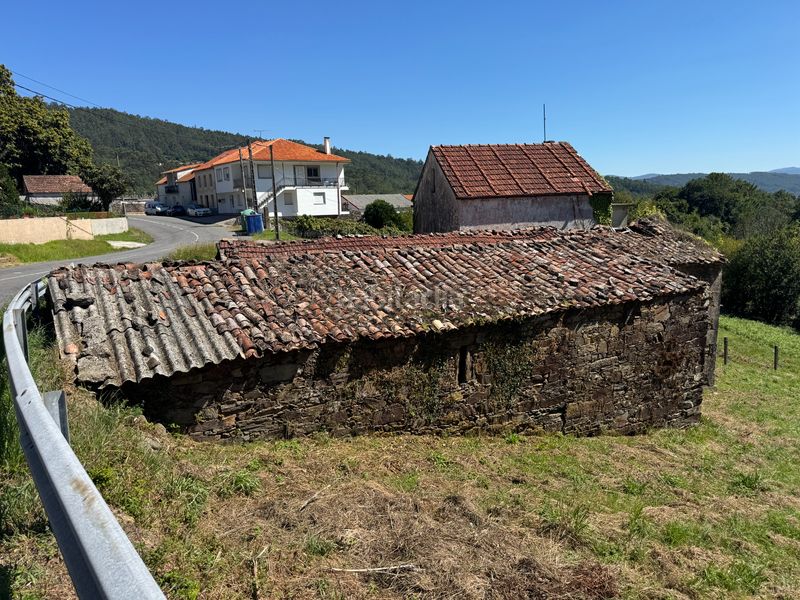 Foto 9b4dadea-e904-4b39-9ed4-5f6bef8c9fee. Masia a Outes