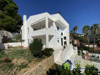 Chalet in Alella. Dos viviendas en una casa con vistas espectaculares
