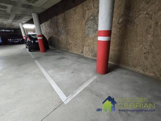 Miete Autoparkplatz in Alella. Pk para coche pequeño