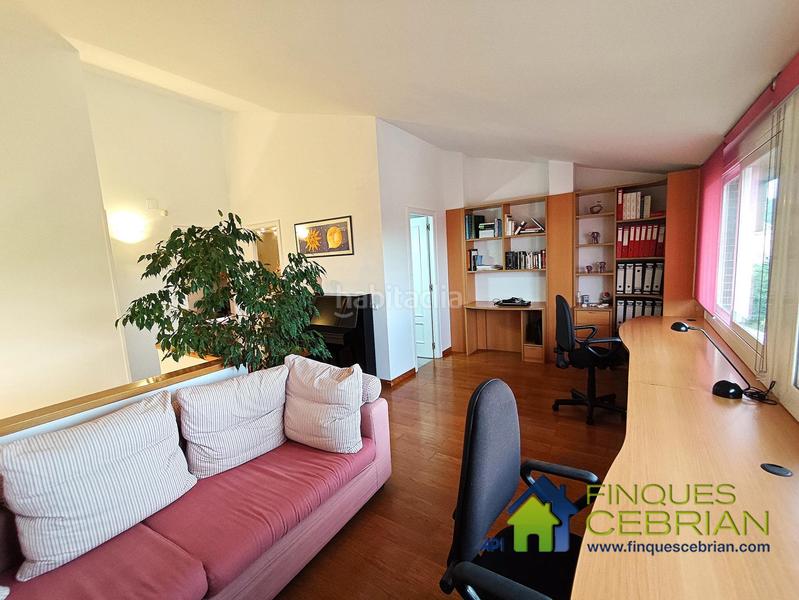 Foto 00b702f0-69ea-4486-ad8f-46fcc0d5d31a. Reihenhaus mit heizung parking in Alella