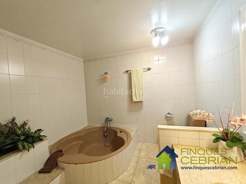 Foto 61d18916-d8a8-42e6-9225-db1695dde59e. Reihenhaus mit heizung parking in Alella