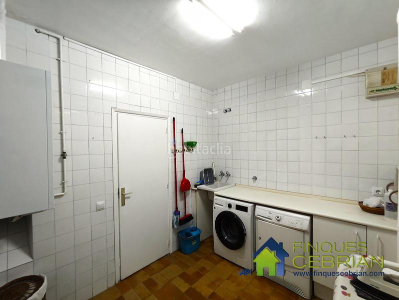 Foto 819f259a-0c92-431f-88e9-662af90737f6. Reihenhaus mit heizung parking in Alella