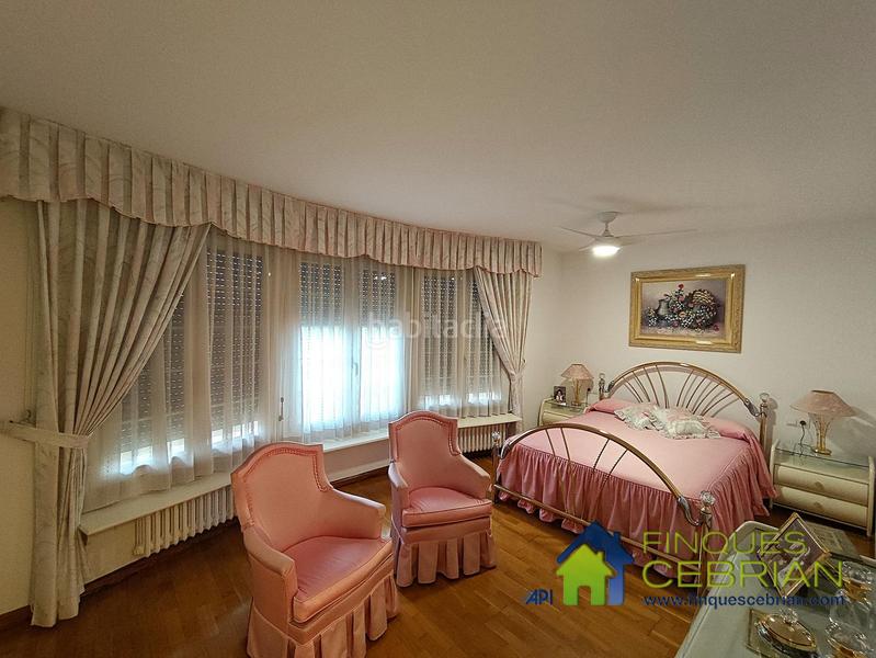 Foto 8839543b-771c-4e2f-8494-ffed2ee3ca82. Reihenhaus mit heizung parking in Alella