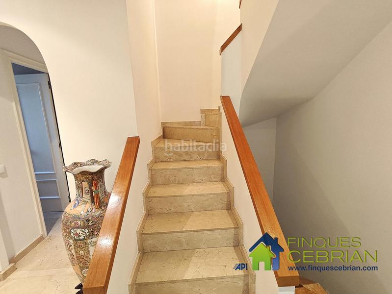 Foto e532b57d-653b-4e98-bc39-926070b9276c. Reihenhaus mit heizung parking in Alella