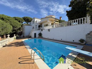 Chalet in Alella. Magnifica propiedad con vistas al mar