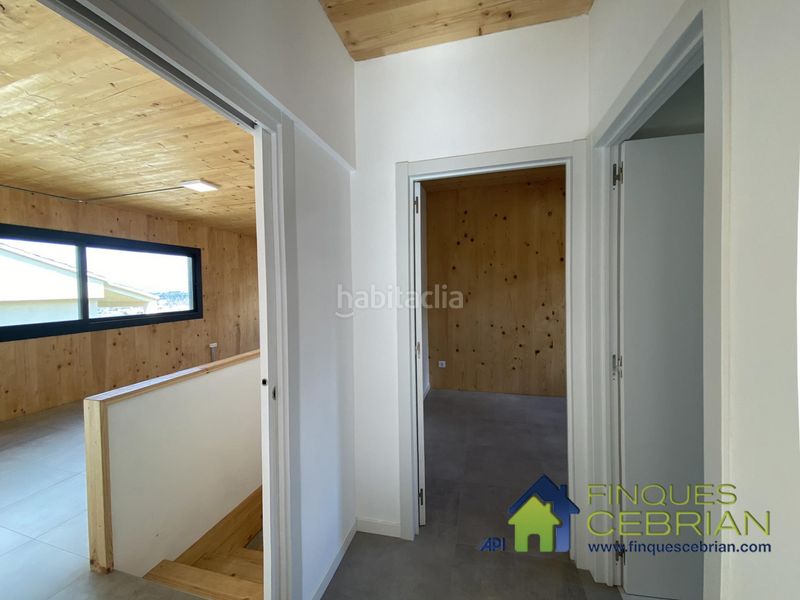 Foto 05e26b0b-6f18-4309-9ae8-1bb142b5c640. Location chalet avec chauffage parking dans Vallromanes