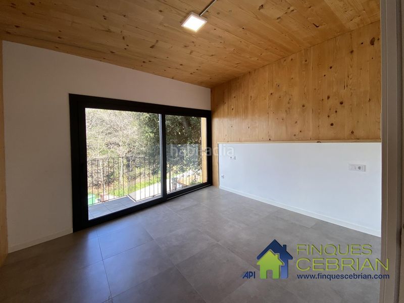 Foto 400ae24c-245c-45df-aef1-d3ccf5371087. Location chalet avec chauffage parking dans Vallromanes