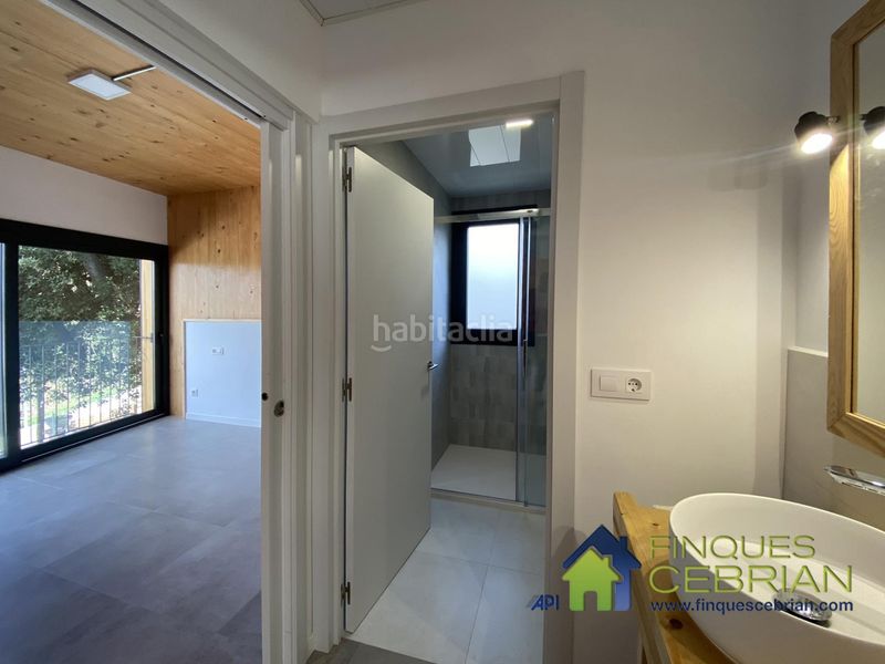 Foto 65c6cc4a-3b3b-46d8-93ac-6d0a0b43b302. Location chalet avec chauffage parking dans Vallromanes