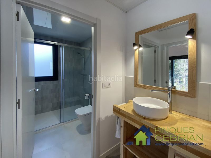 Foto c28bfcaa-ebb8-45ed-97b8-f90ee001e207. Location chalet avec chauffage parking dans Vallromanes