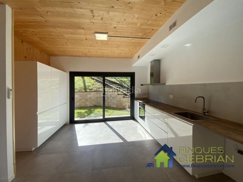 Foto ddcec1cb-197b-4ff1-a008-a31170944e95. Location chalet avec chauffage parking dans Vallromanes