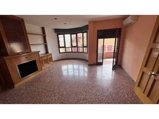 Appartamento in Almansa. Piso con garaje y trastero