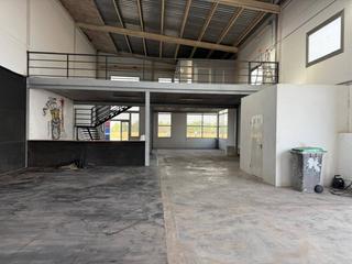 Fabrikhalle in Pedanías - Extrarradio. Nave en poligono romica