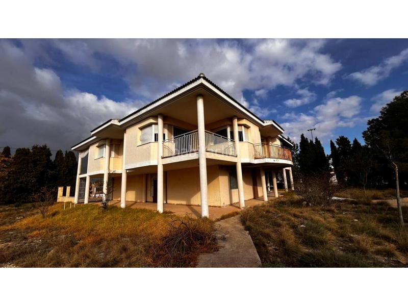 Foto 37af0a16-50bc-410d-8735-44bea64d258c. Chalet avec chauffage parking dans Caudete