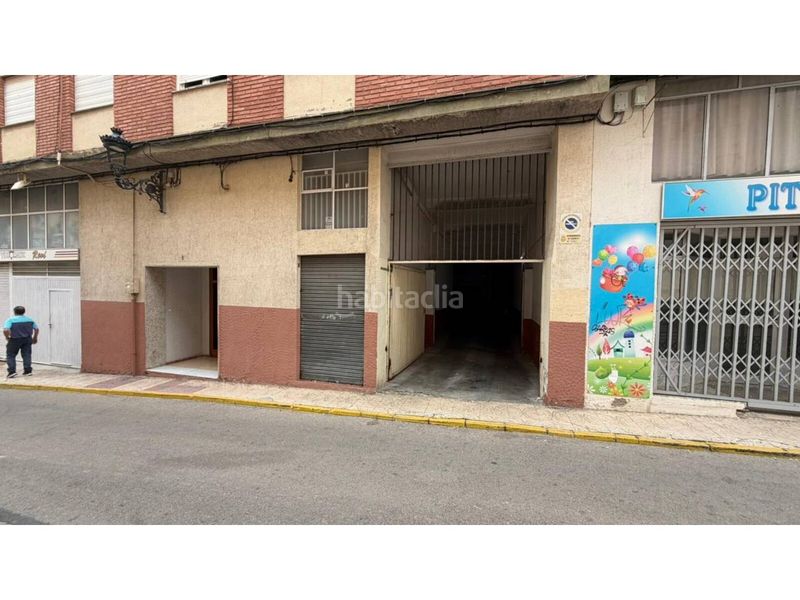 Foto bf1bc019-abfa-4613-9da7-b88062e80d05. Aparcament cotxe a Caudete