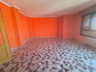 Flat in Industria. Piso en menendez pidal