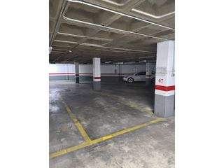 Aparcament cotxe a Facultad de Medicina. Plaza de garaje en venta en medicina
