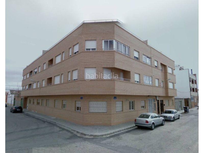 Foto a000b2b0-3be9-4e27-bad4-2ee32dbc1351. Aparcament cotxe a Roda (La)
