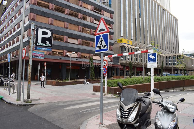 Foto 43db9f15-bc44-4d14-ad12-d665ca7f8837. Rent car parking in avenida del general perón 32 in Madrid