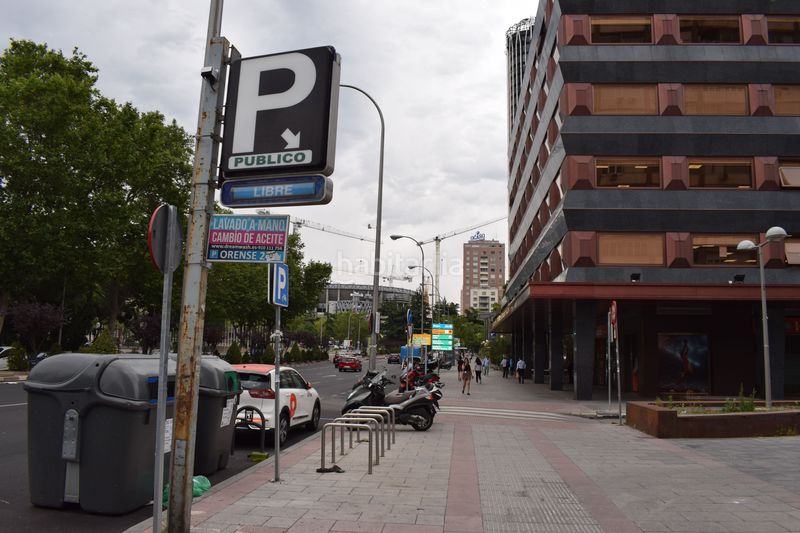 Foto eb8fbd65-7a10-4148-982a-916c2be24fd1. Rent car parking in avenida del general perón 32 in Madrid