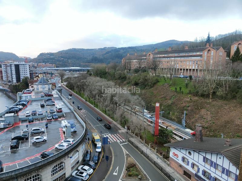 Foto ebae8778-4d8b-41bf-9a4e-48d076e254eb. Autoparkplatz in Lezo