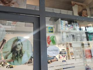 Local Comercial a Pasaia. Por jubilación, se vende peluquería mixta en trintxerpe, muy cén