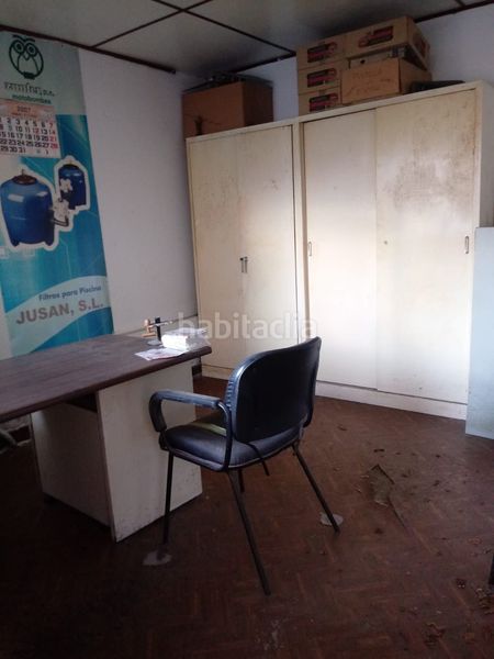 Foto 4d1b2a8c-6d79-4d51-a10b-e8a2ef3695fe. Nau industrial a Lezo