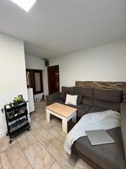 Piso en Lezo. Zona tranquila. consta de dos dormitorios, sala, cocina y baño.