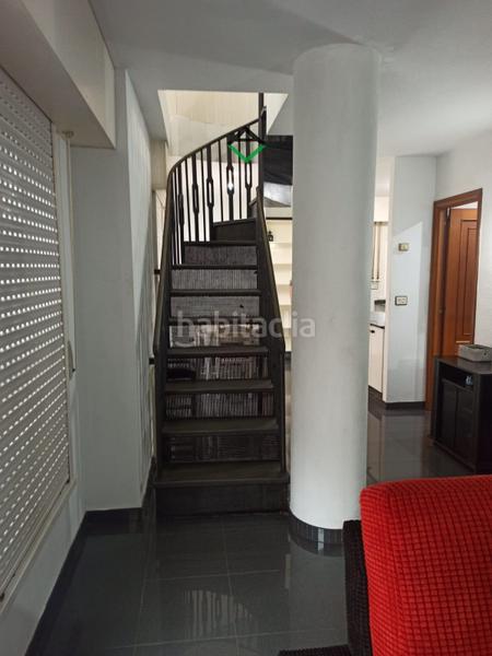 Foto 29df2cd1-3b11-42b8-bd5d-83ba1bdced85. Dúplex piso amplio y totalmente exterior, muy luminoso, en el centro a 1 minuto a pie de la playa. se vende totalmente amuebla en Cangas