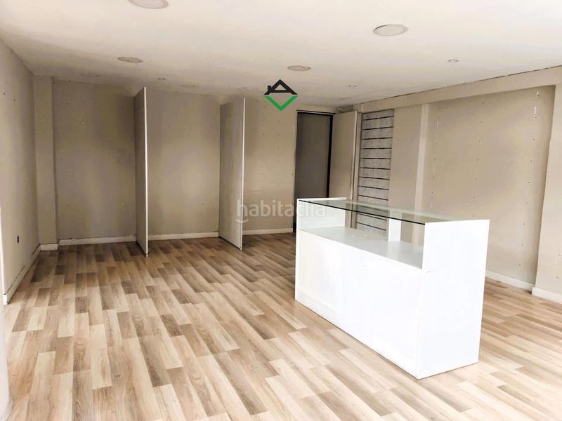 Foto 783e8d58-75d4-4de8-9f42-d086a23fa1e3. Alquiler local comercial local en esquina en zona comercial en Cangas