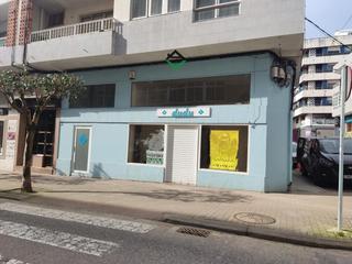Location Local commercial à Cangas Pueblo. Local en esquina en zona comercial