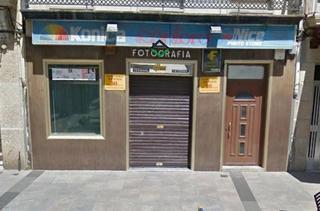 Location Local commercial à Cangas Pueblo. Local comercial en plaza peatonal