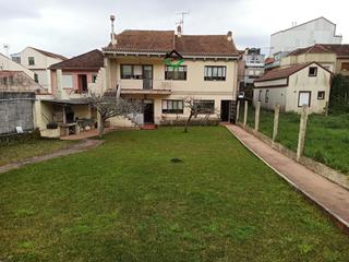 Casa a Cangas Pueblo. Gran casa con parcela en casco viejo de cangas